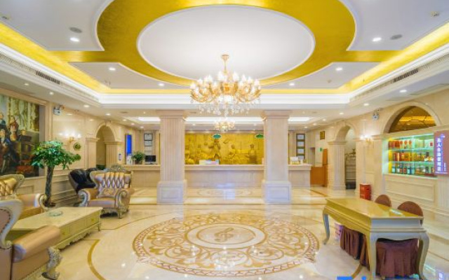 Vienna Hotel (Jishou Qianzhou Ancient City Branch)