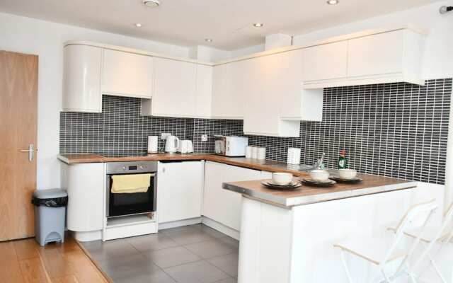 Sleeps 4 - Private Balcony - Wheelchair Accessible