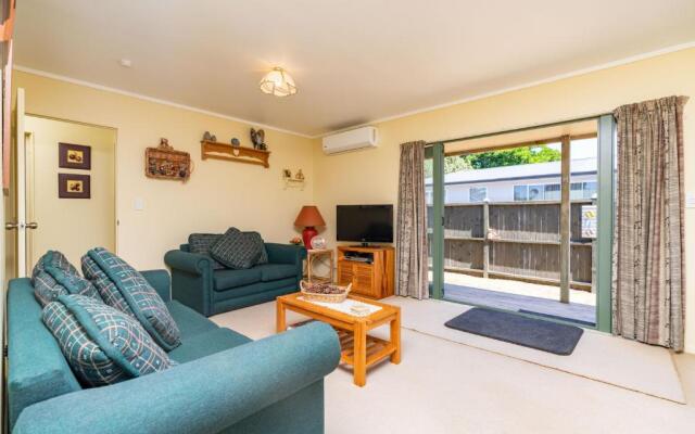 Hibiscus House - Mangawhai Heads Holiday Home