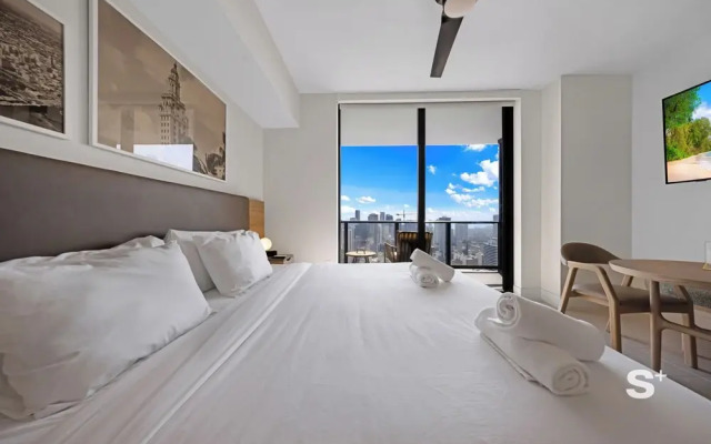 Sky High Stay Sleek Studio in Miami