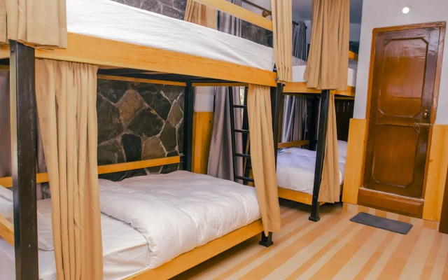 Roamers Inn - Hostel