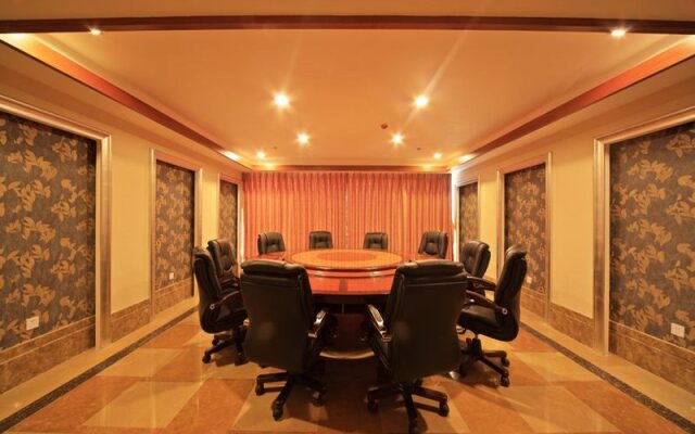 Xinglong Old Banyan Hotel