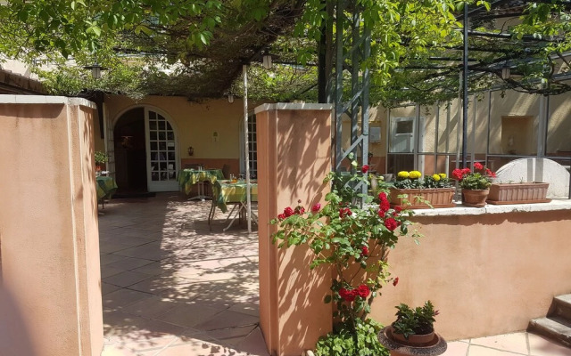 Hôtel Le Chêne Vert
