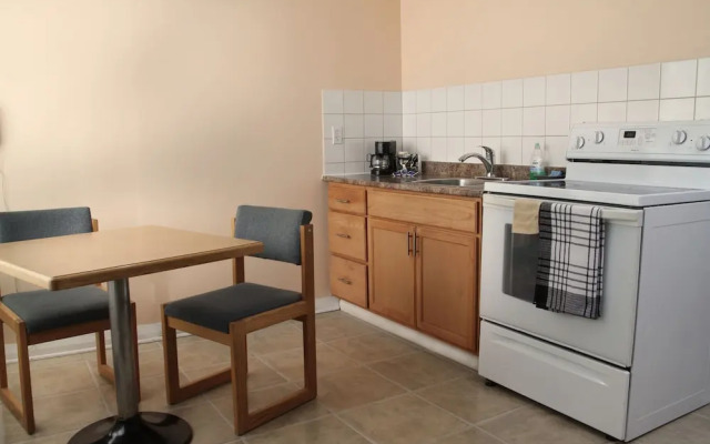 Perth Plaza Inn & Suites