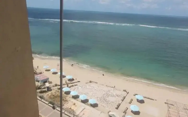 شقة علي البحر مباشرة