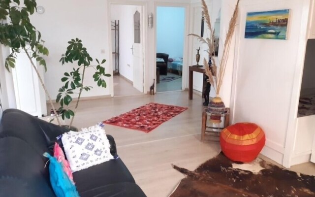 Cozy White House - Hostel