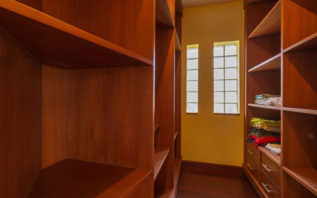 4 BR Pool Villa in Great Location - CV4