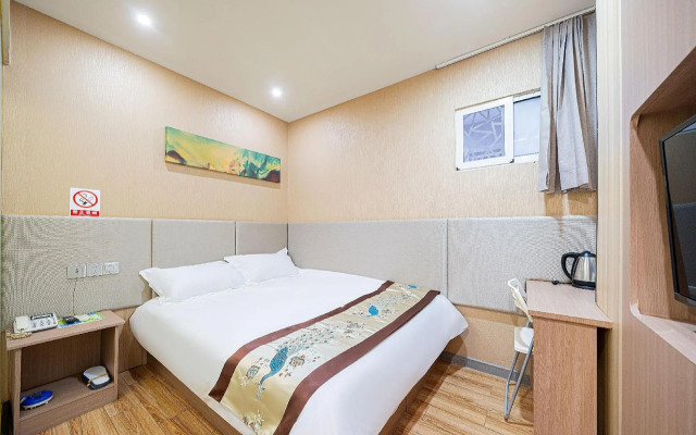 Orangewood Hotel (Shanghai Pengpu Xincun Subway Station)
