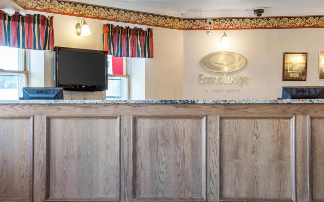 Econo Lodge Darien Lakes