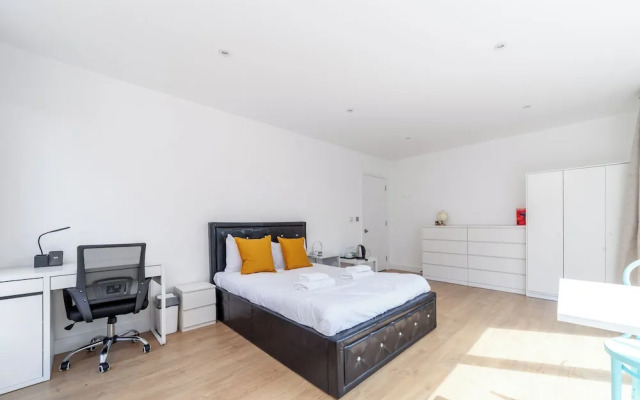 Stunning 5 Bedroom Retreat London