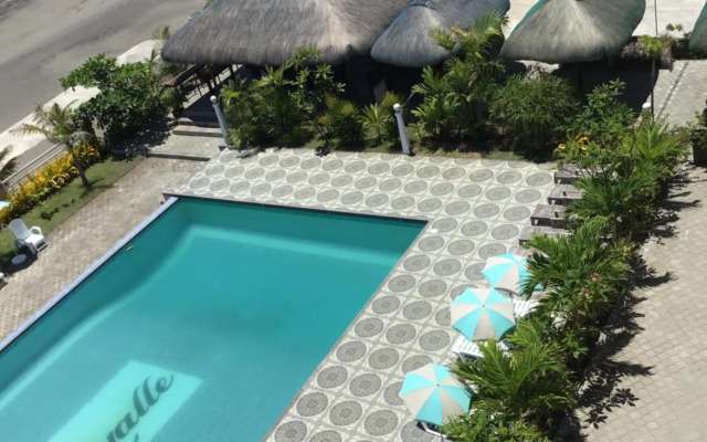 EM Royalle Hotel & Beach Resort