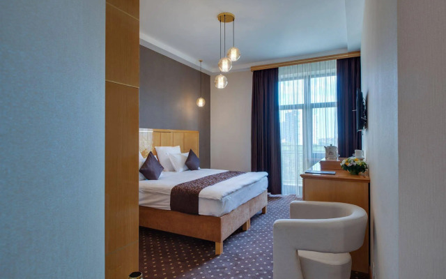 Ark Palace Hotel
