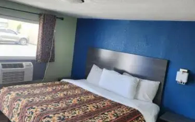 Plaza Motel