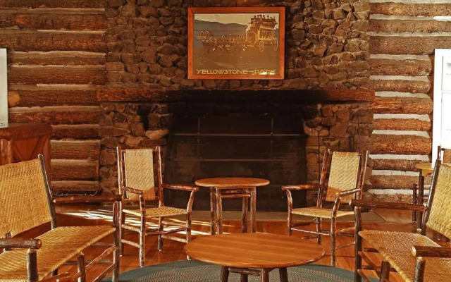Roosevelt Lodge & Cabins