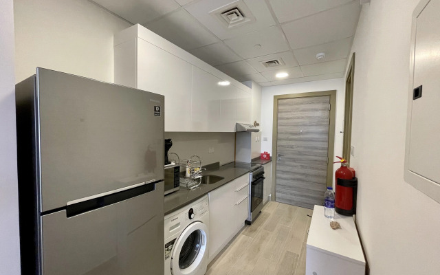 Spacious & Cute Studio with Balcony