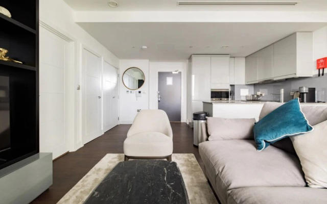 Canary Wharf by Charles Hope