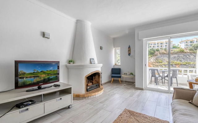 Azula Bright and Airy 2 Bedroom Apartment With p