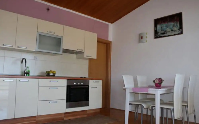 Buffalo - 150m From the Beach & Parking - A2