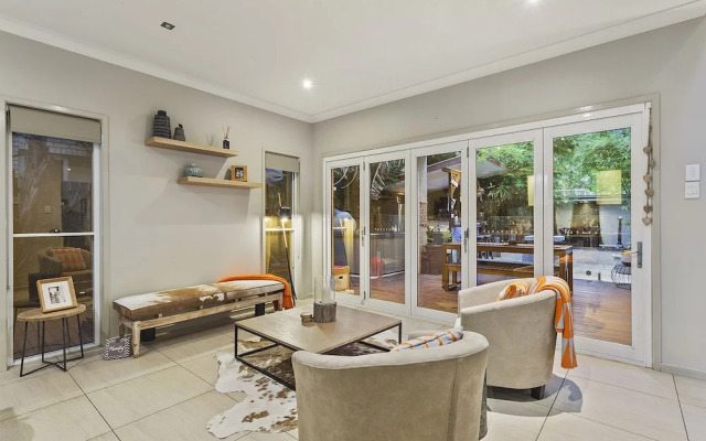 Resort Style Home near Airport & CBD