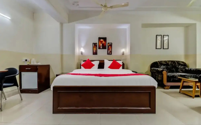 OYO Flagship 42717 Hotel Fort