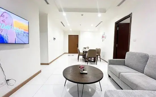 Luxury Apartment at Vinhomes Central #8