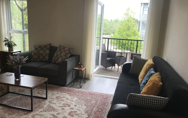 Lovely 1-bed Apartment in Addlestone