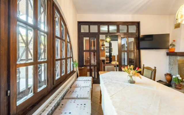 Lovely 5-bed Authentic House in the Arbanasi