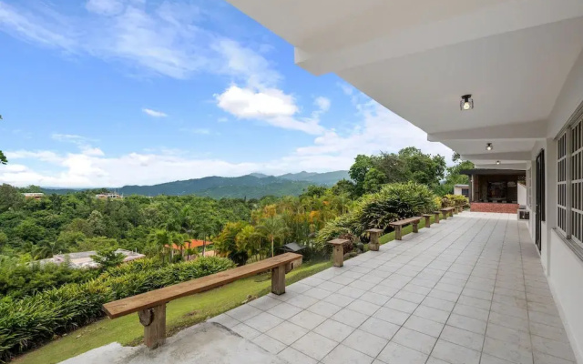 Nice Pool w Breathtaking Mountain Views BBQ