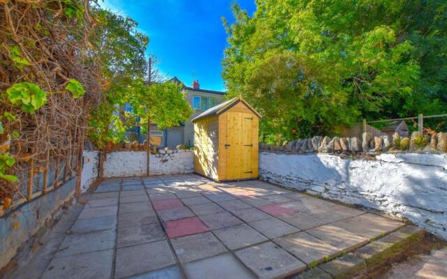 Impeccable 4-bed Home Close to City Centre