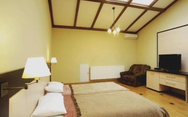 Mini-Hotel Under The Roof