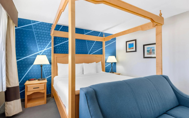 Roomers Baden-Baden, Autograph Collection