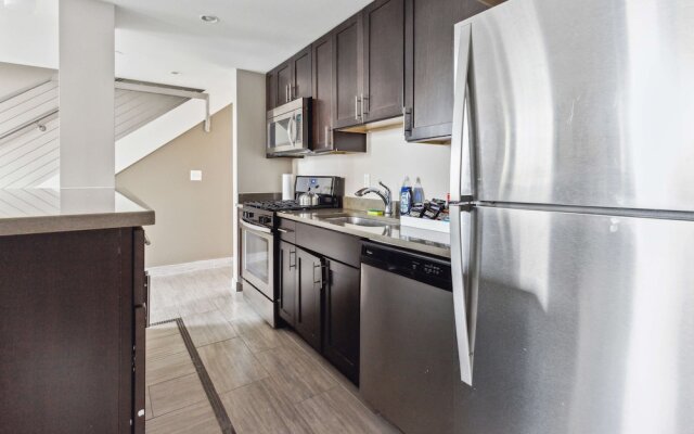 Modern Downtown Apartment