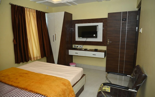 Fabhotel Golden Bliss