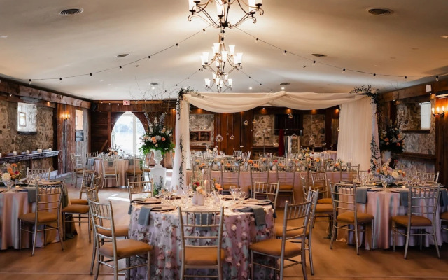 Hessenland Inn & Schatz Winery