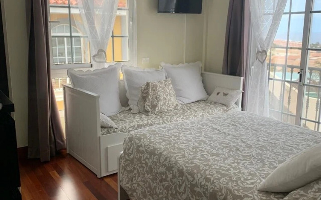 Holiday Villa, heated pool