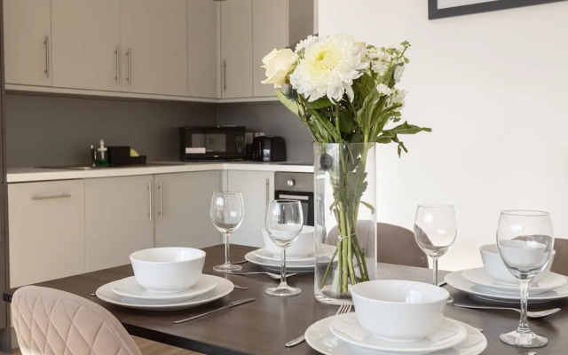 Modern, Stylish 1BR Apartment Nearby AO Arena
