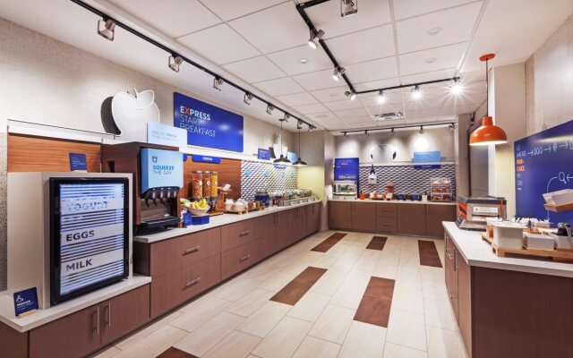 Holiday Inn Express & Suites Chanute by IHG