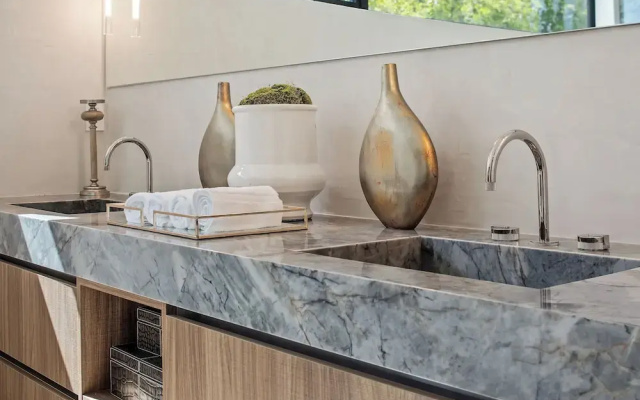 Elegant Melrose Home w Pool and Private Rooftop