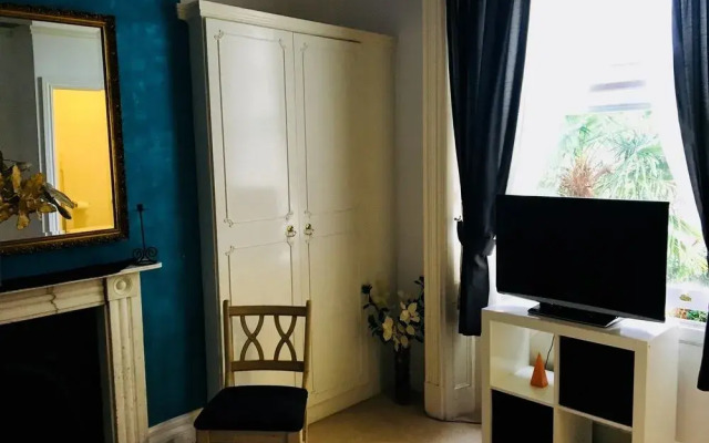 Bentons Guest House