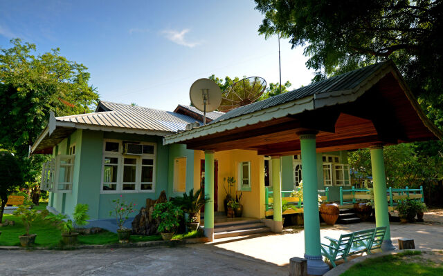 Kyaw Hotel