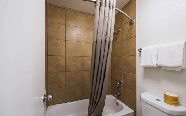 Motel 6 Dallas - Irving DFW Airport East