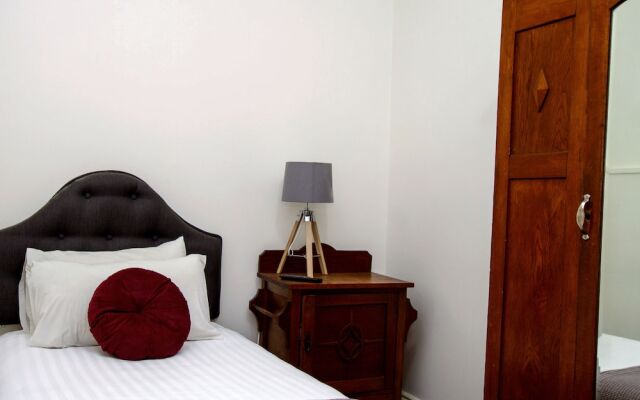 Metropolitan Hotel Orange