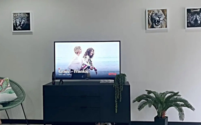 Secure, Self-catering Studio in Sunninghill, Sandton