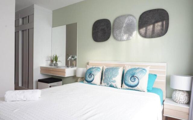 Beach Style Condo Pool, Gym, 1100m To Great Beach.