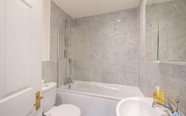 Modern 2 Double Bedroom Apartment in Kensington