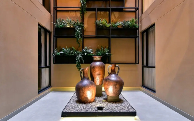 w Elegant 1BR w/ Great Deco in Unicentro