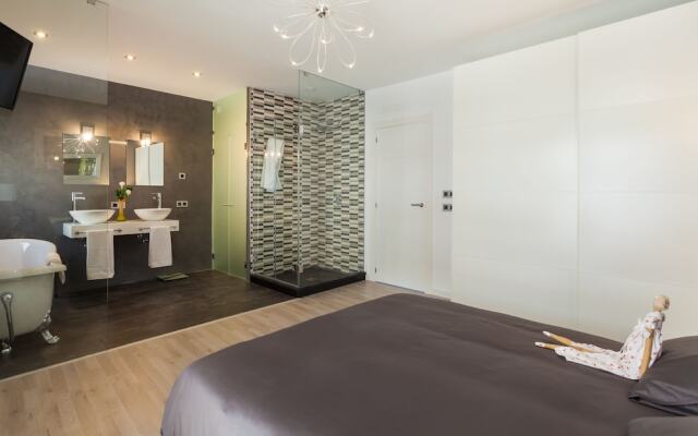 Mafloras Luxury Beach Apartment