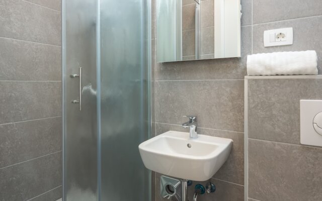 Luxury Studios & Rooms Seven