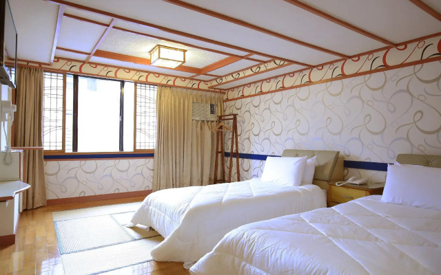 Phoenix Pavilion Hot Spring Hotel