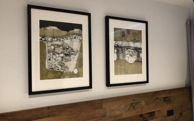 Timber Door Luxury Accommodation Geelong